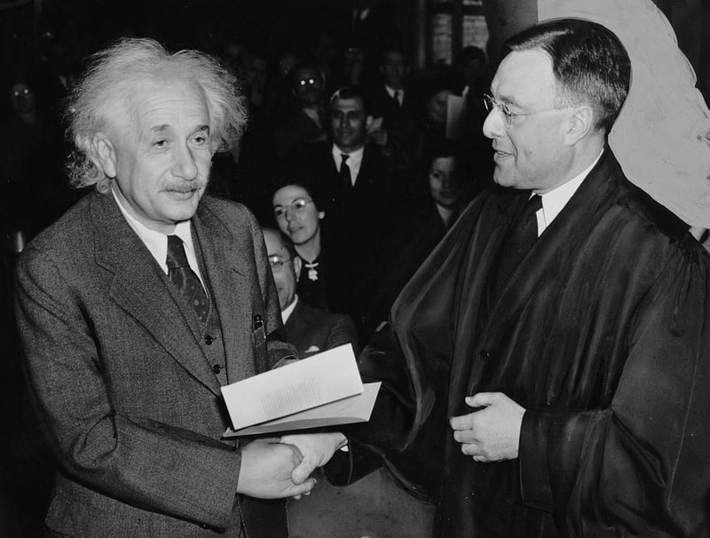 Albert Einstein statue